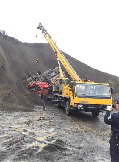 阿克塞上犹道路救援